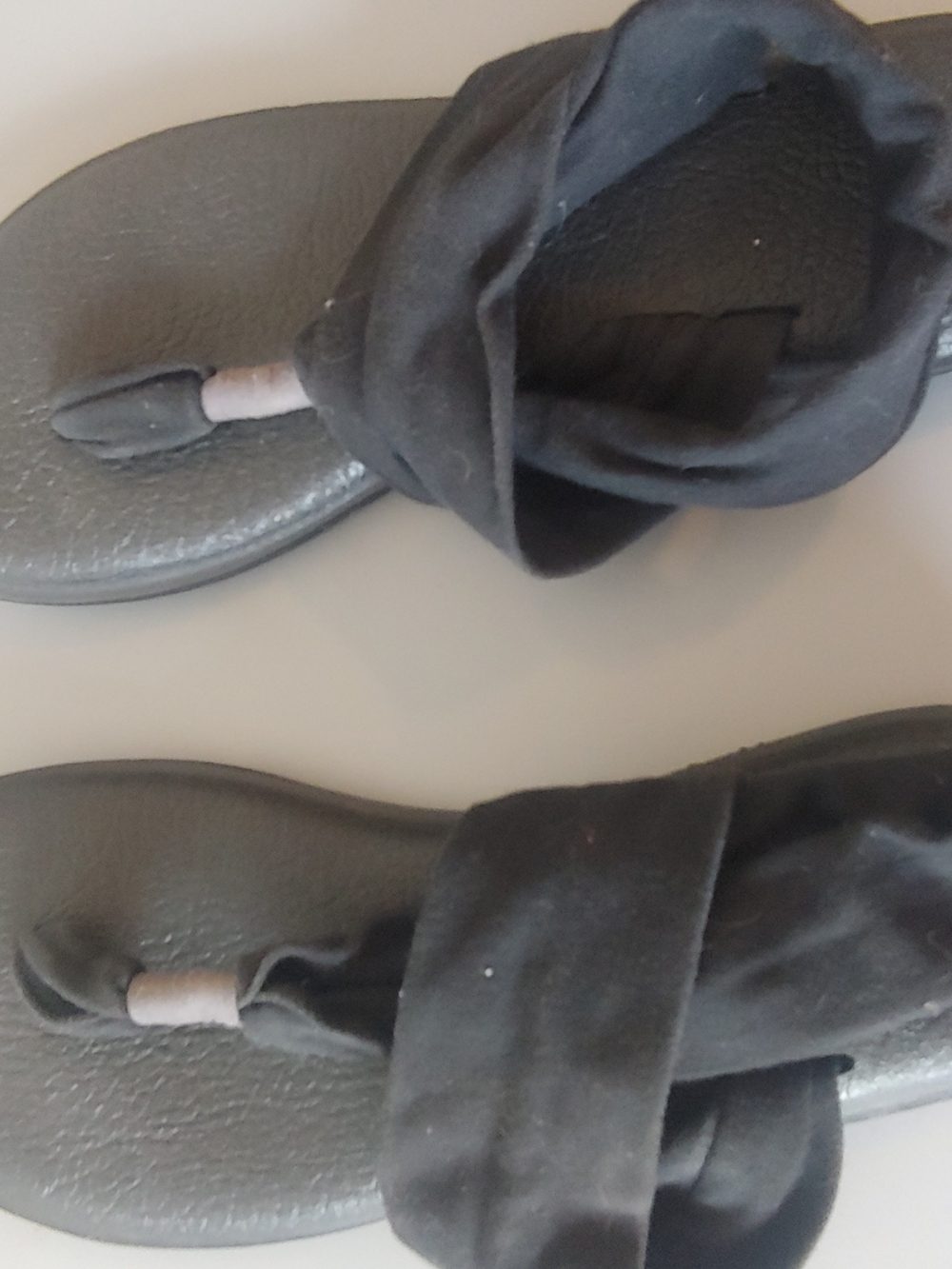 Sanuk Black Fabric Twist Toe Post Flats